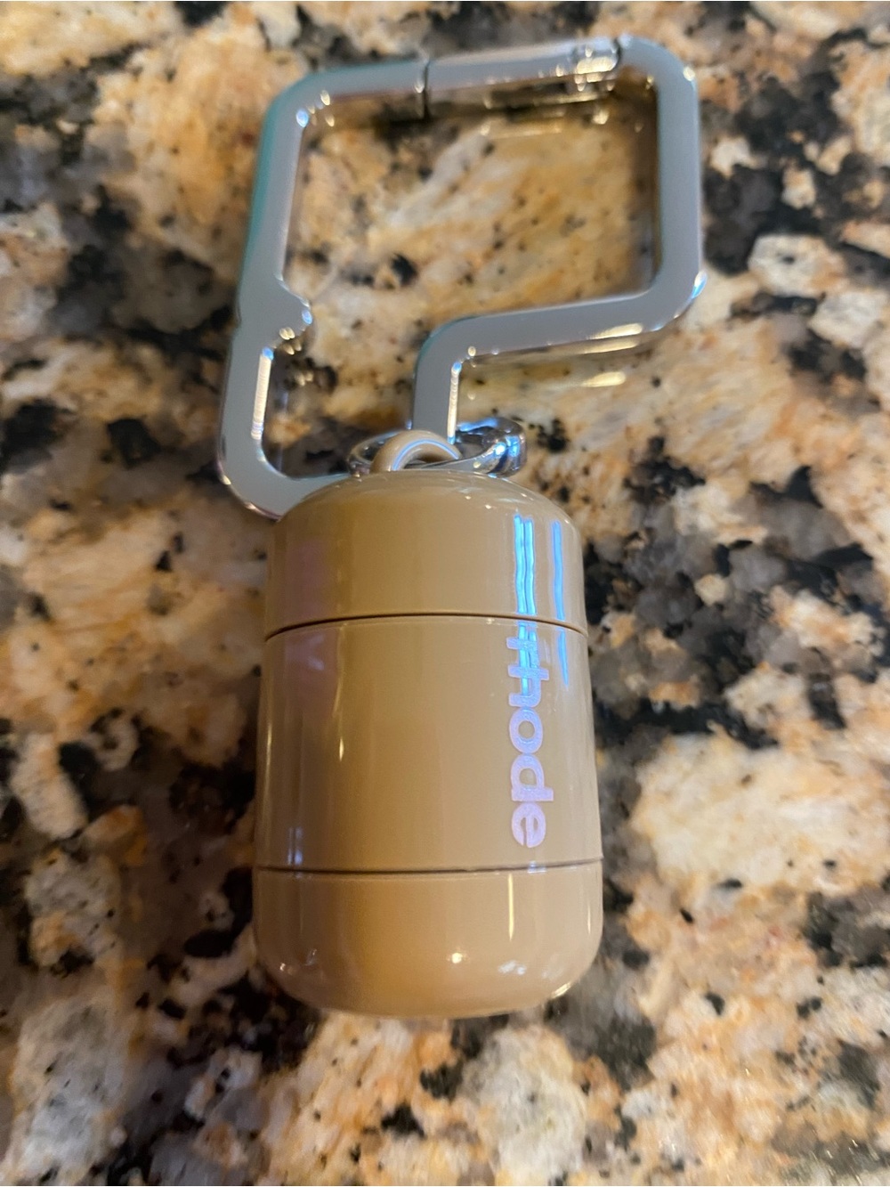 Rhode carabiner with Monet blush